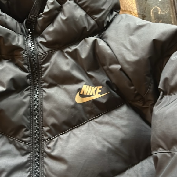 Nike puffer jacket youth large - Picture 2 of 4